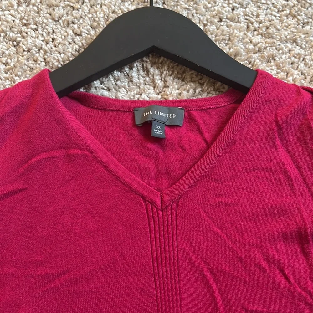 The limited open shoulder sweater fuchsia